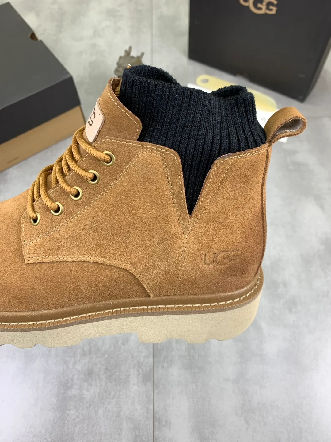 Men's men's shoes P620 New arrival🆕🆕🆕 IUGGI Men's British retro Martin boots Winter new men's outdoor hiking boots First layer of cowhide on the outside Wool on the inside Comfortable and warm Rubber outsole Non-slip and firm Trendy and fashionable Casual and versatile Size: 39-44 (45 customized) Color: three colors